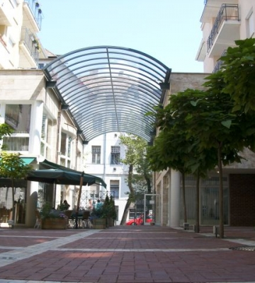 A Zsolt Udvar belső, nyugodt udvara